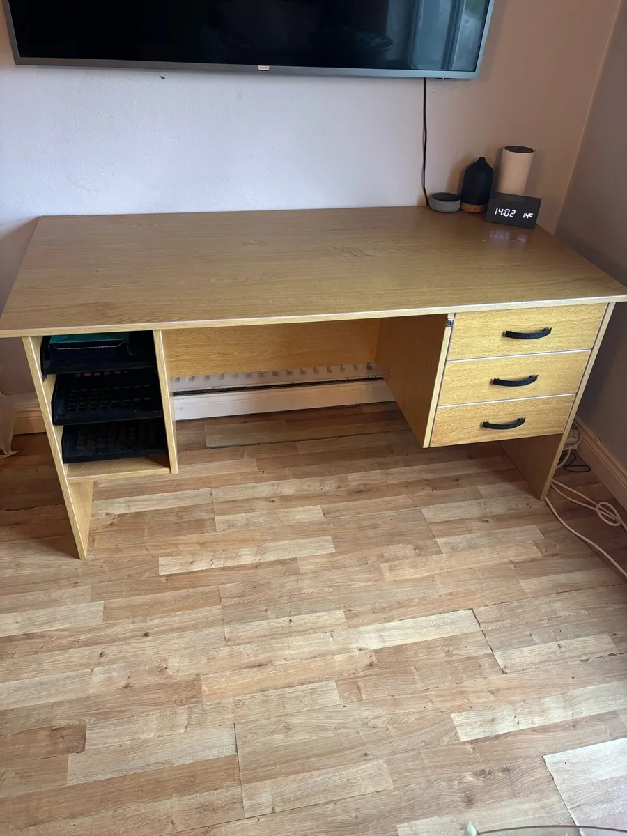Large office desk with drawers - Image 1