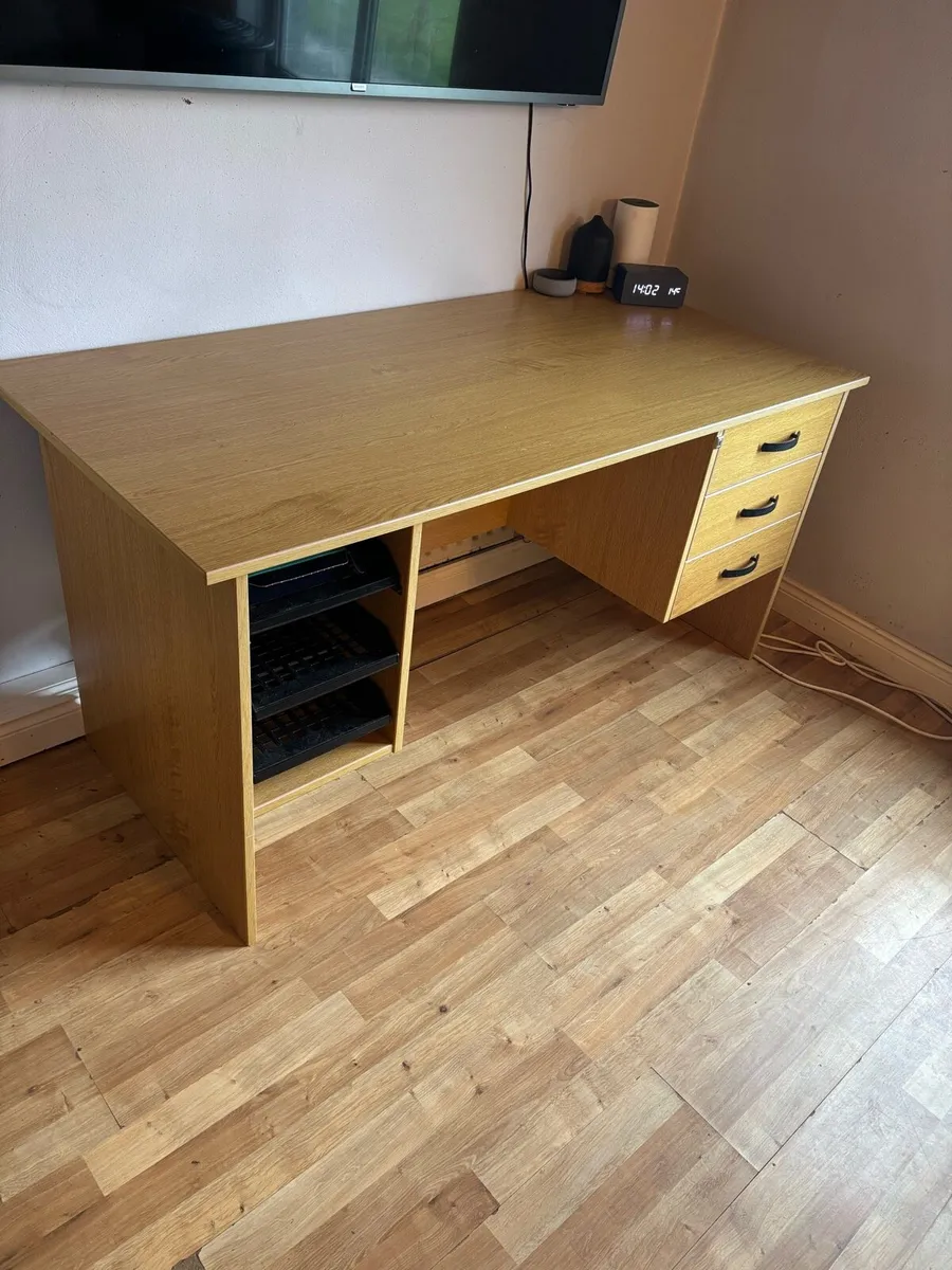 Large office desk with drawers - Image 2