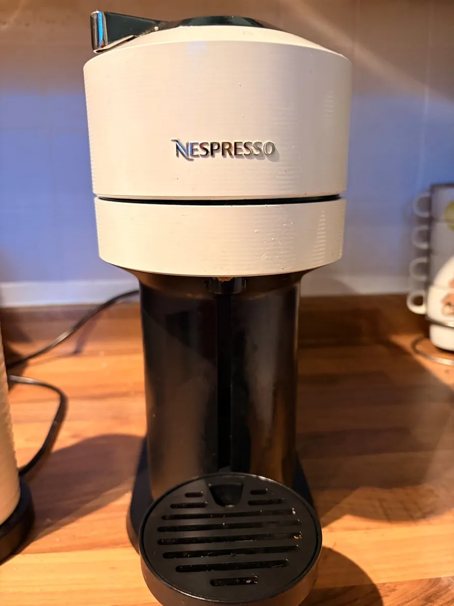 Nespresso vertuo coffee machine & Milk Frother - Image 3
