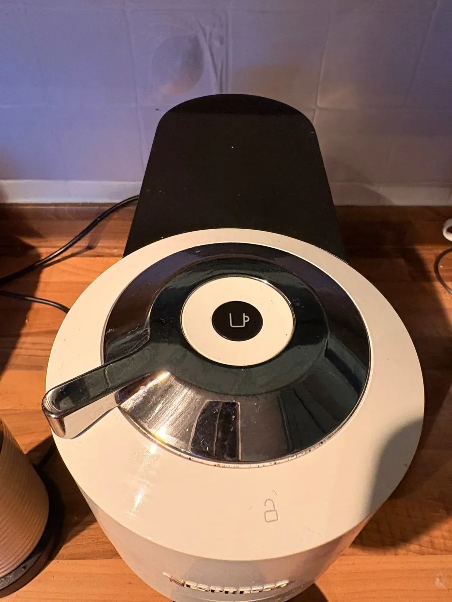 Nespresso vertuo coffee machine & Milk Frother - Image 2