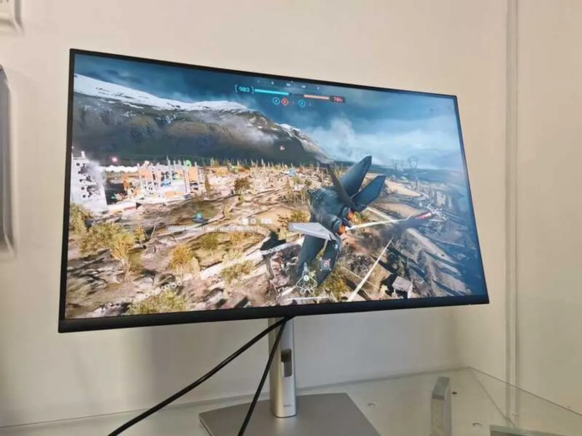 32" 4K Ultrasharp Dell Monitor - Image 4