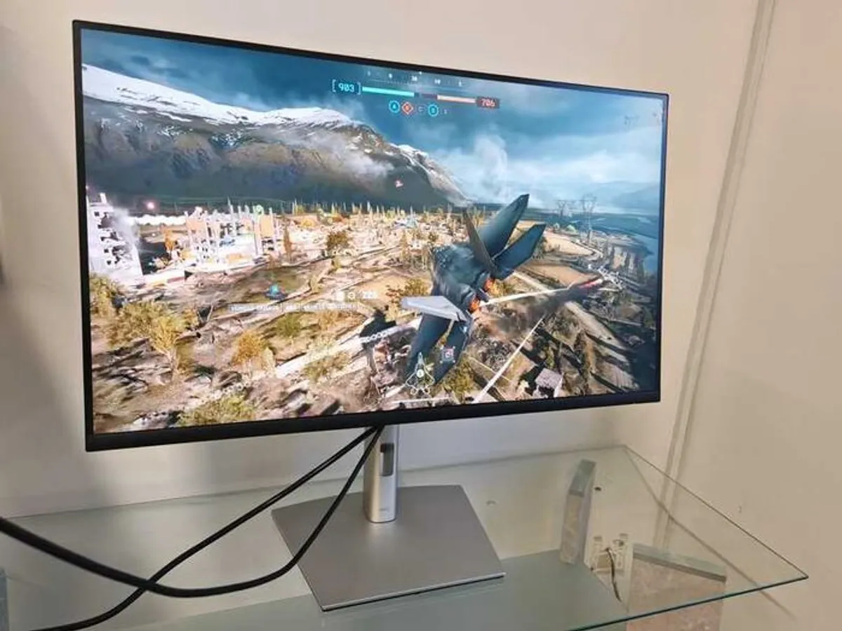 32" 4K Ultrasharp Dell Monitor - Image 1