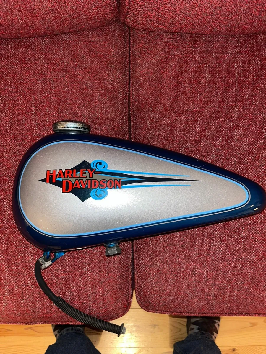Harley Davidson tank & front fender - Image 1