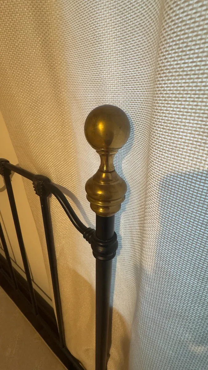 King bed divan base + wrought iron headboard - Image 3