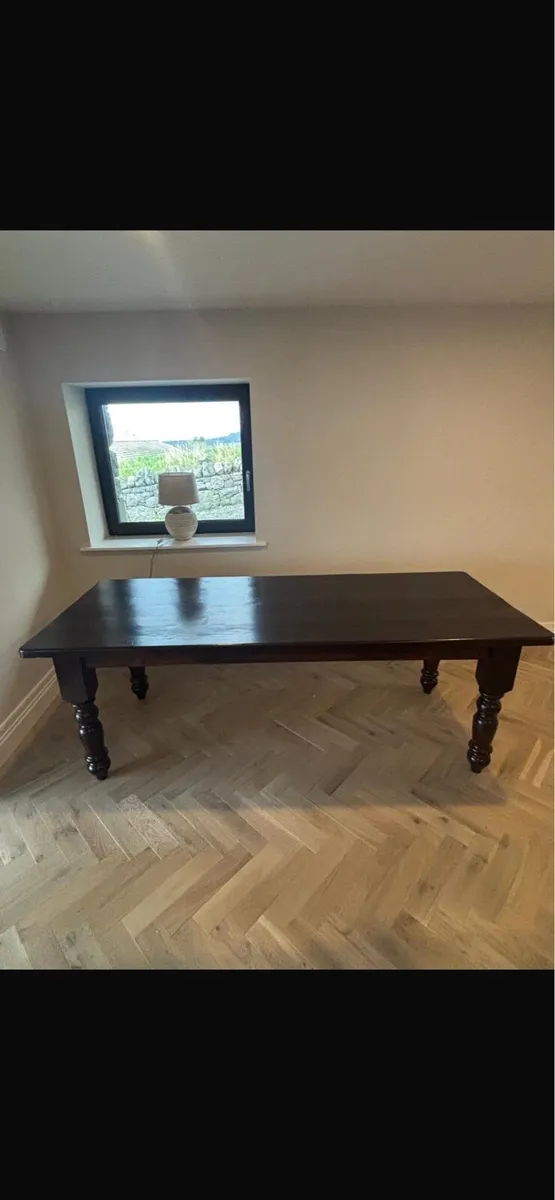 Table and chairs - Image 2