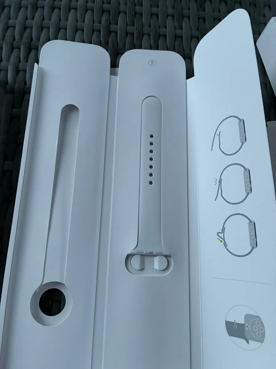 Apple I-watch series 3 - Image 2