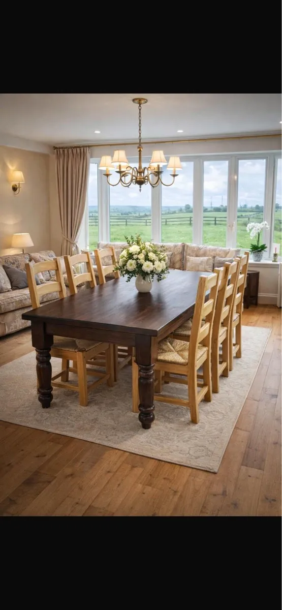 Table and chairs - Image 1