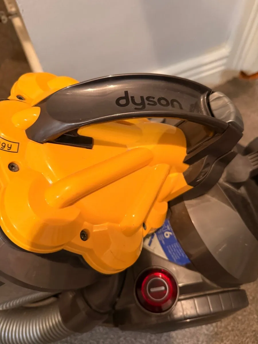 Dyson vacuum cleaner - Image 2