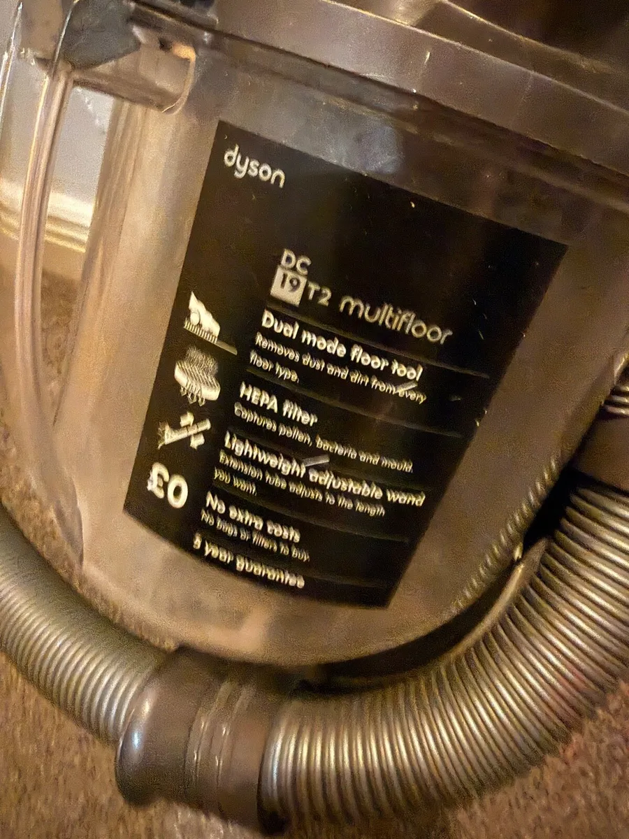 Dyson vacuum cleaner - Image 3