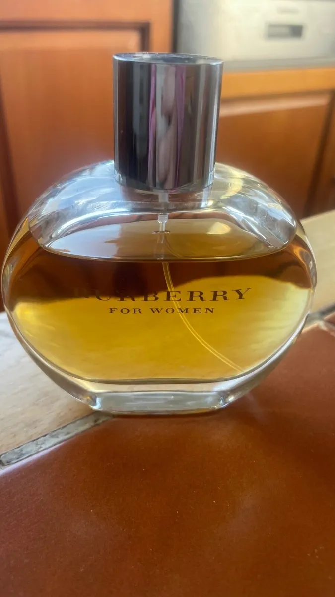 Womens perfume 100mls - Image 1