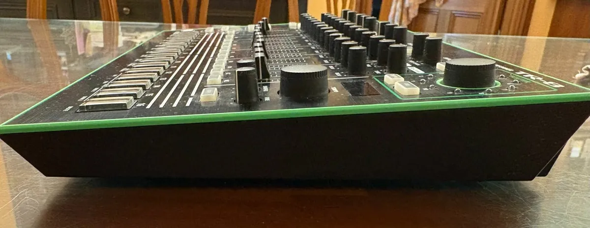Roland TR-8 Rhythm Performer Drum Machine - Image 4