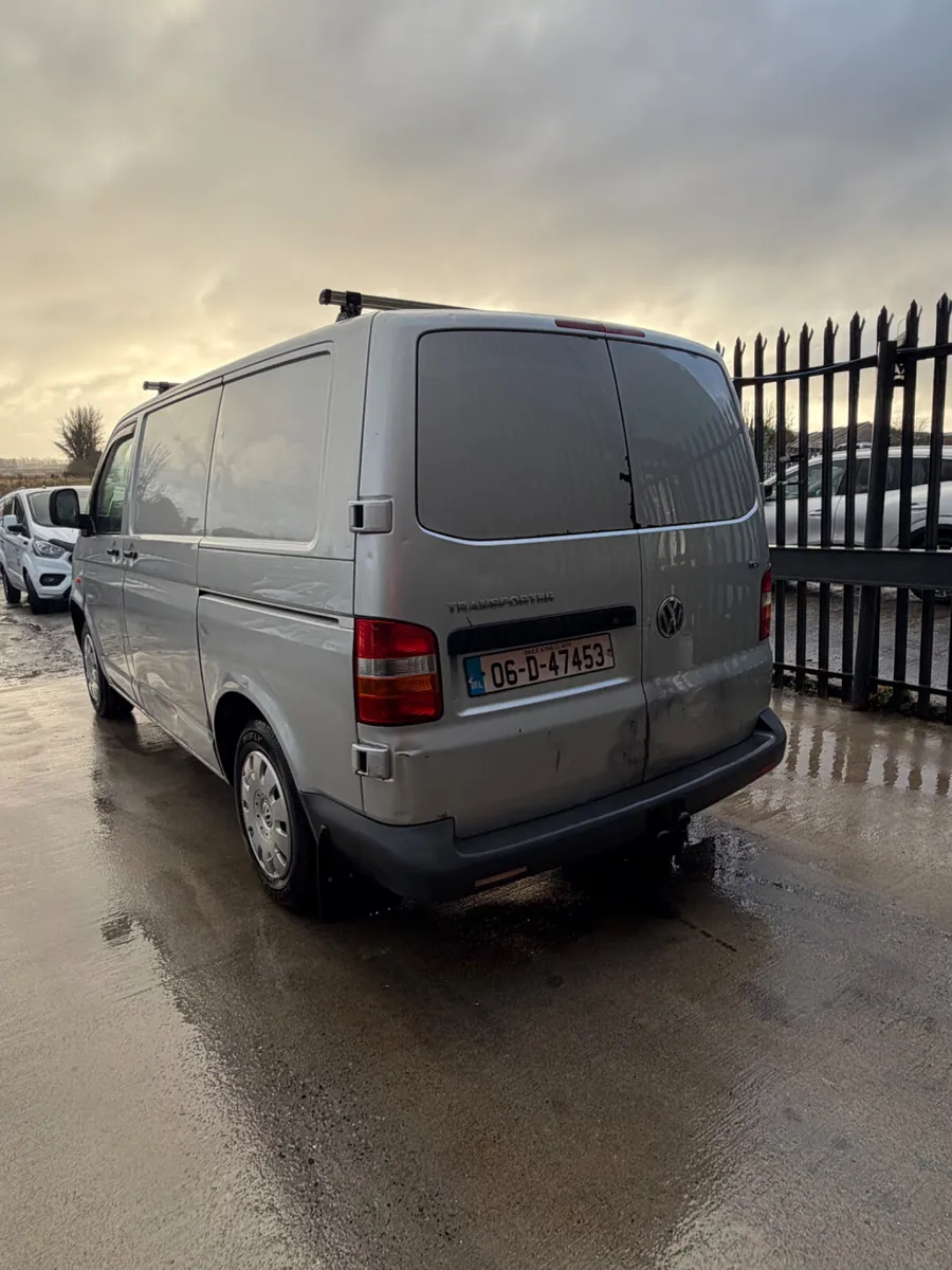 Volkswagen transporter 2006 2.5 TDI 6 speed - Image 4
