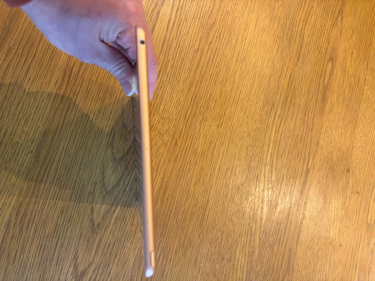 iPad 7th Generation mint - Image 4