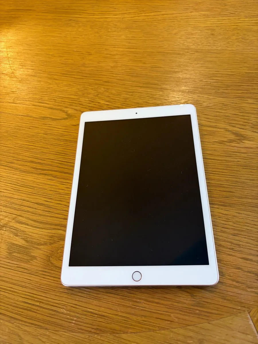 iPad 7th Generation mint - Image 1
