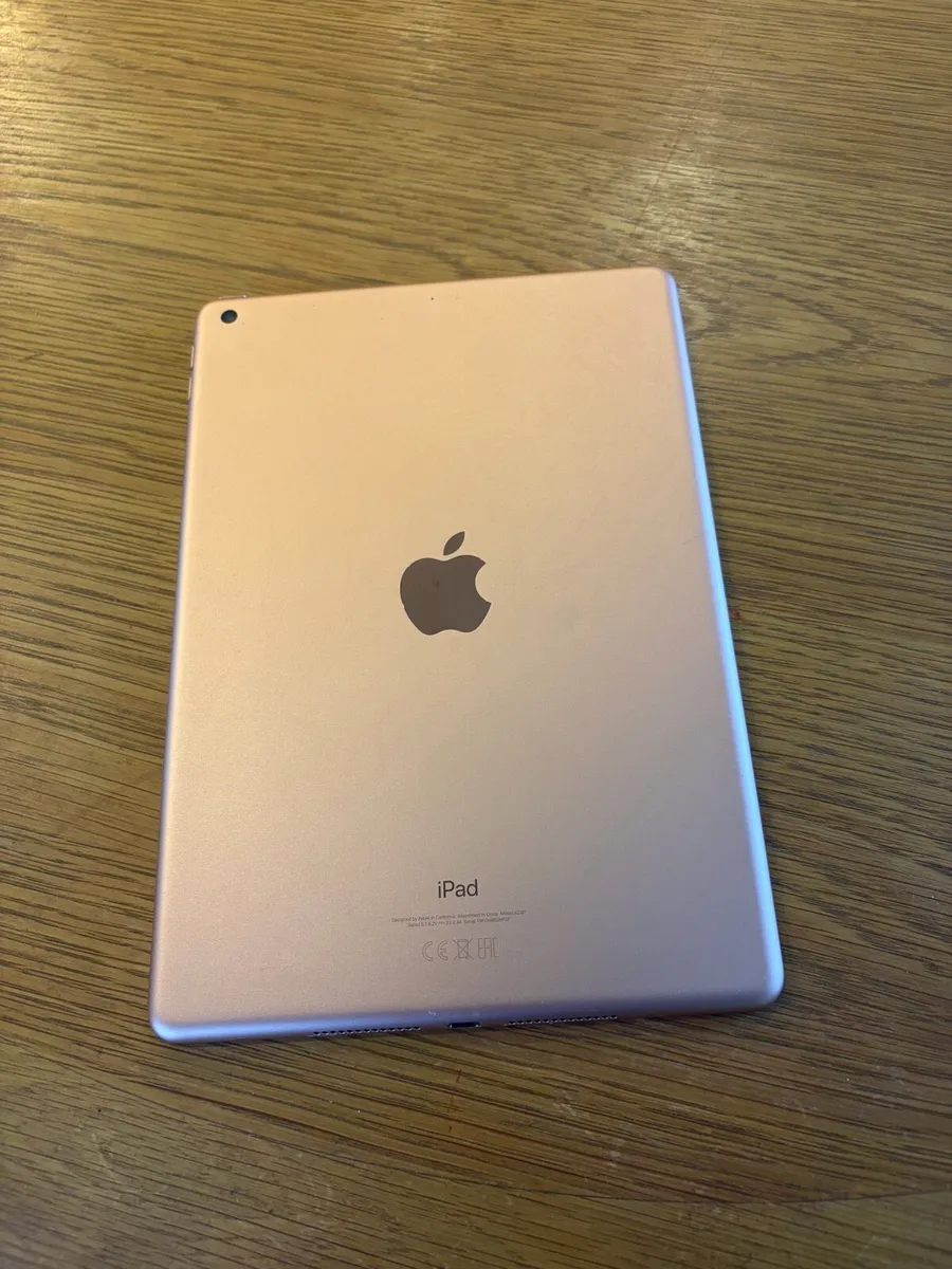 iPad 7th Generation mint - Image 2