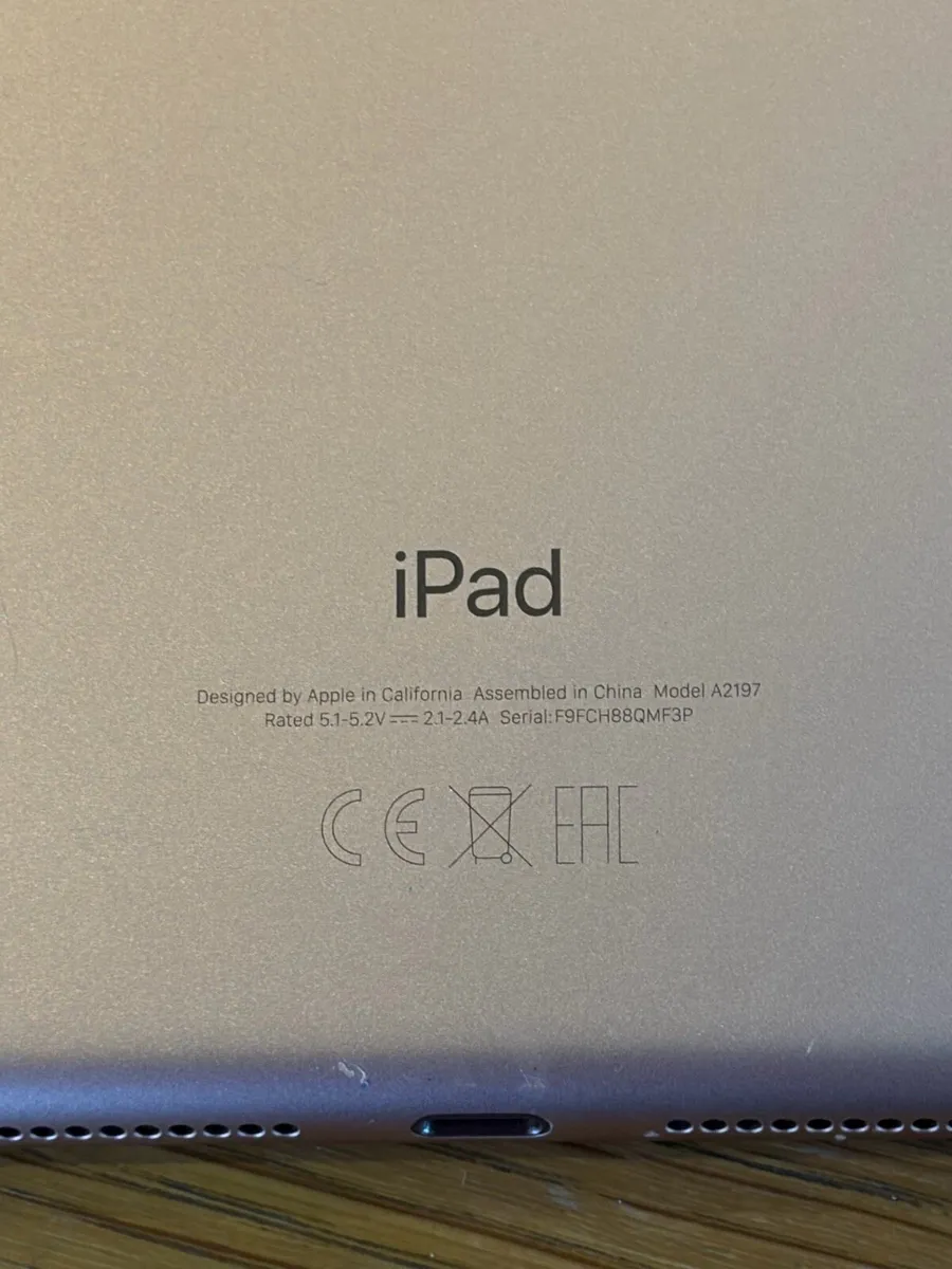 iPad 7th Generation mint - Image 3