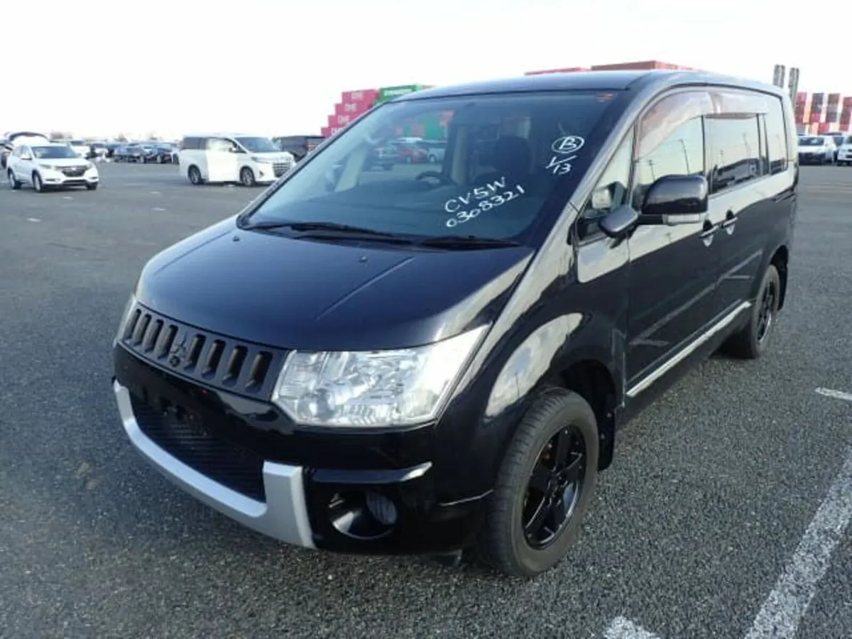 Mitsubishi Delica D5 2009 - Image 1