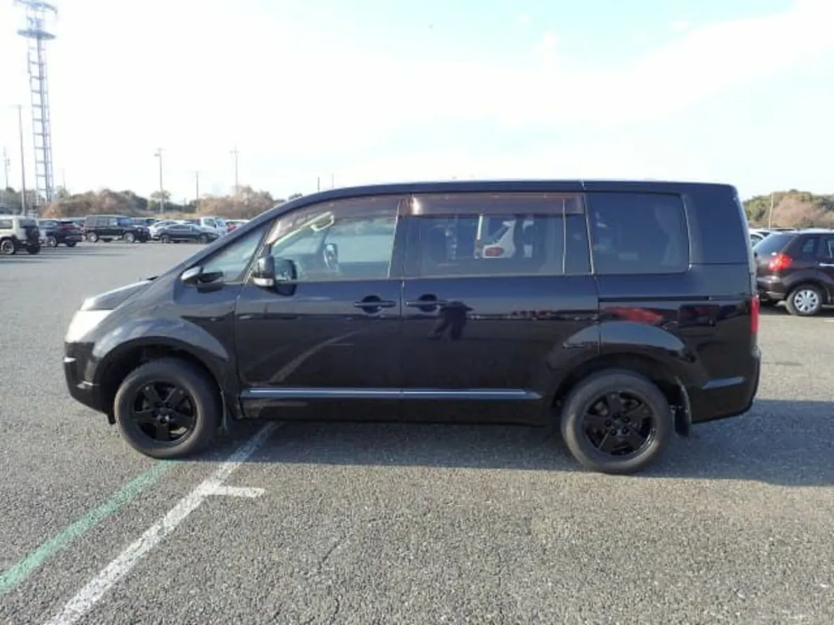 Mitsubishi Delica D5 2009 - Image 3