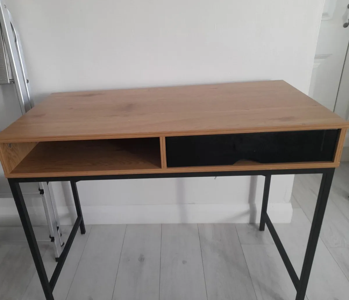 Desk - Image 2