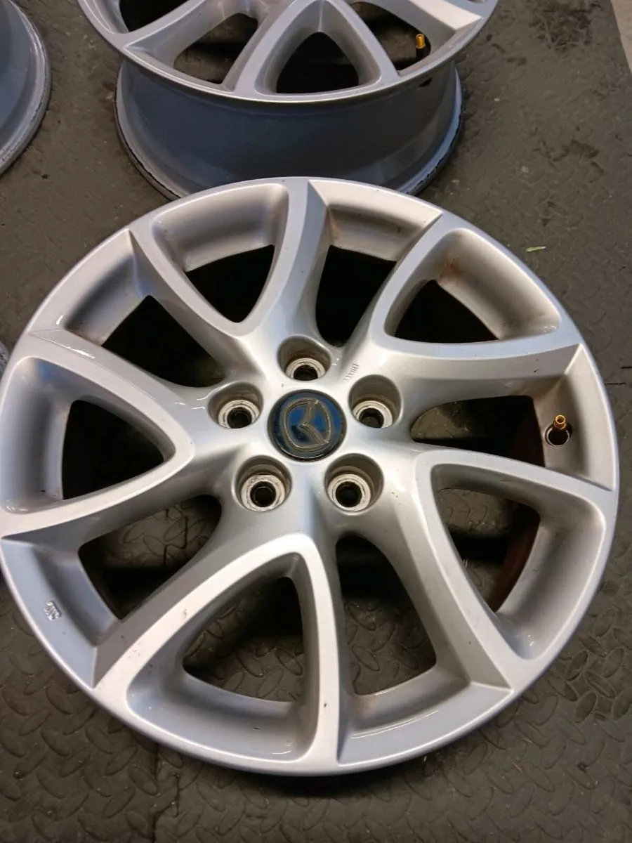 Mazda 17" alloy wheels - Image 3