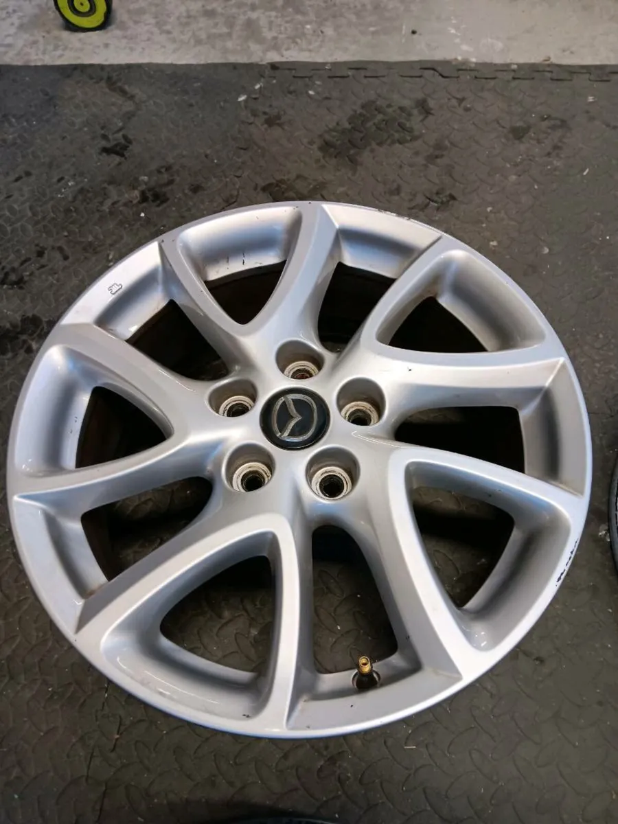 Mazda 17" alloy wheels - Image 4