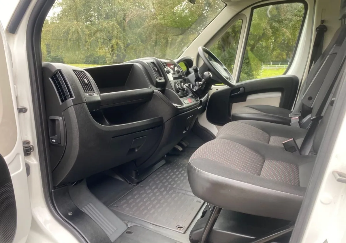 2019 Citroen Relay Curtainsider Van - Image 4