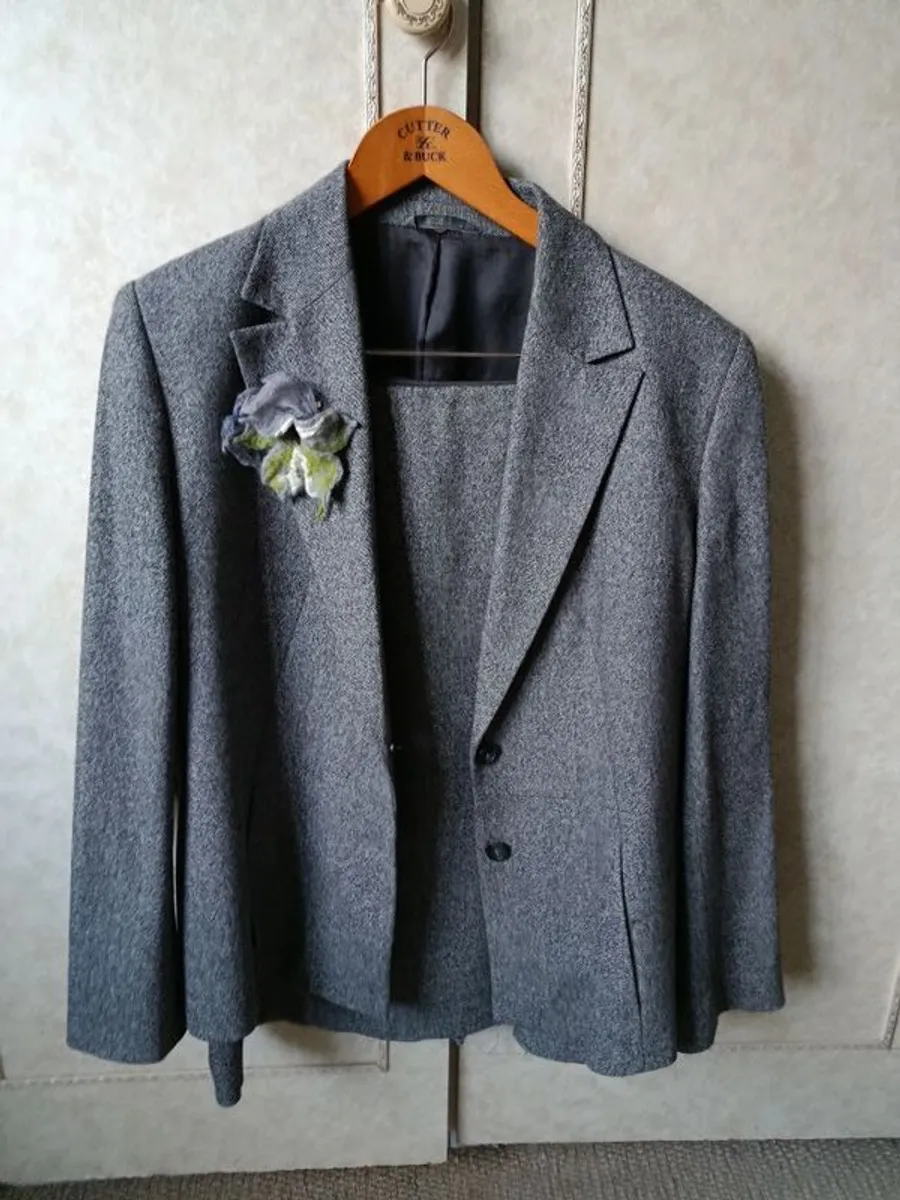 Ladies Wool suit. Size 16 M&S - Image 1