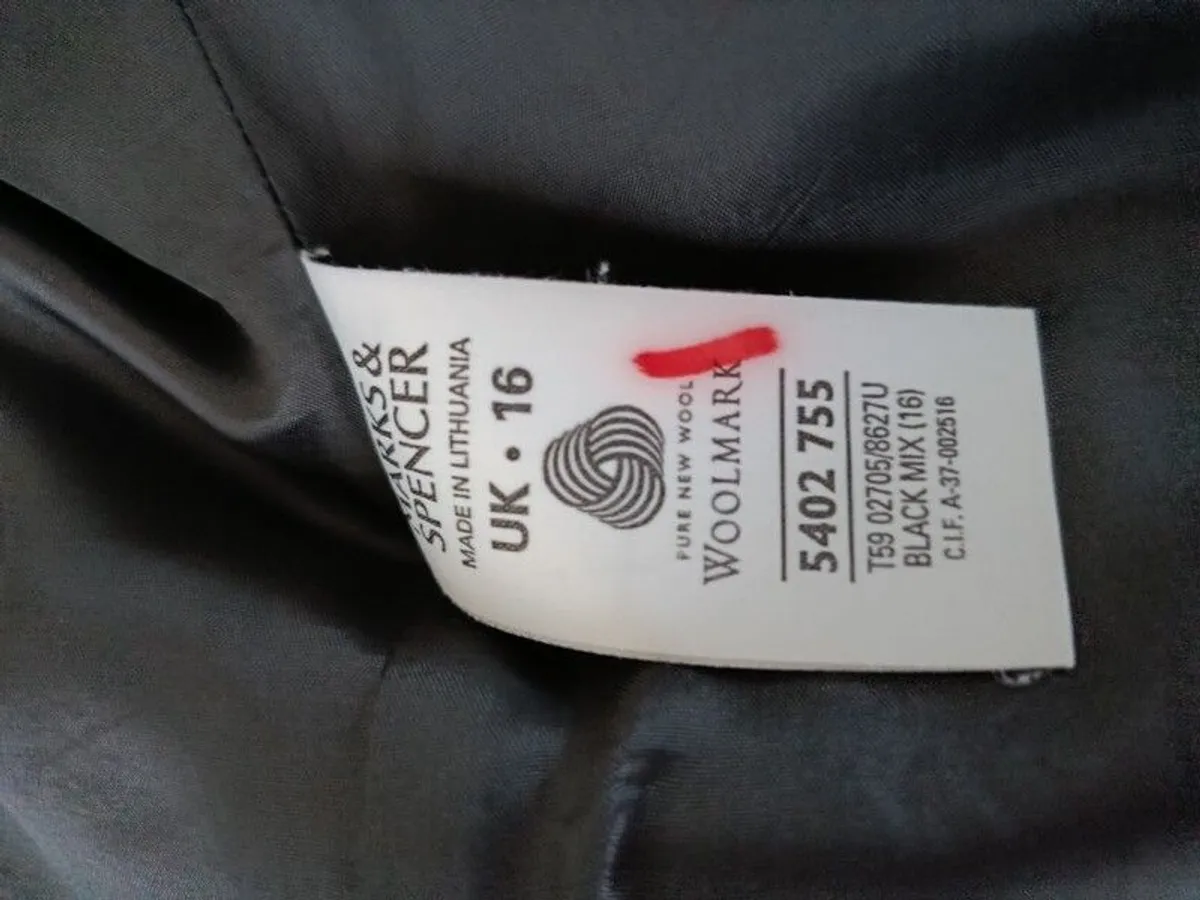 Ladies Wool suit. Size 16 M&S - Image 3