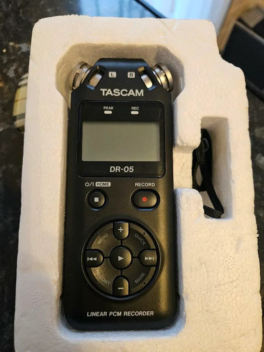 Tascam DR 05 - Image 1