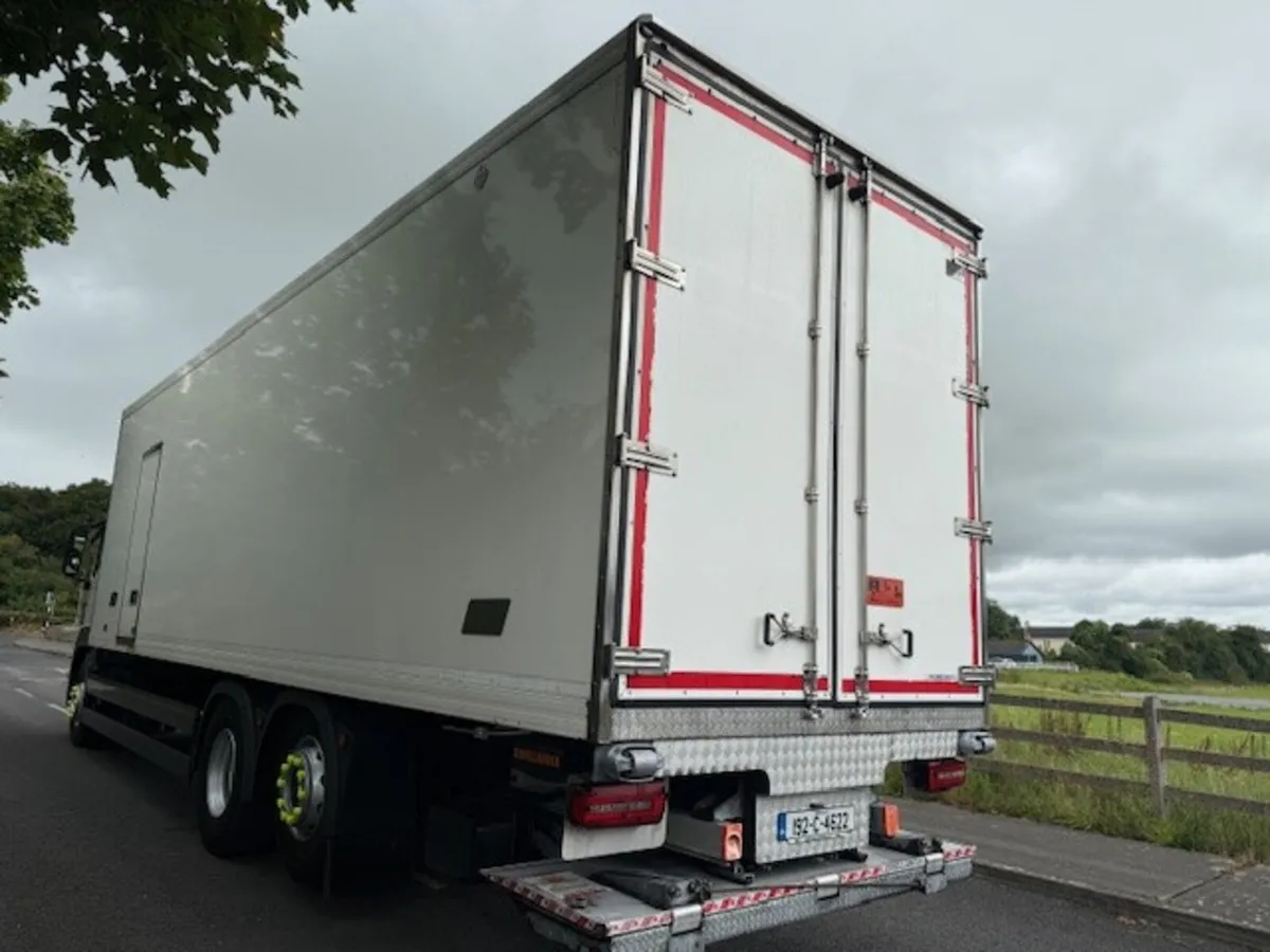 Man TGS 26.320 Fridge - Image 4