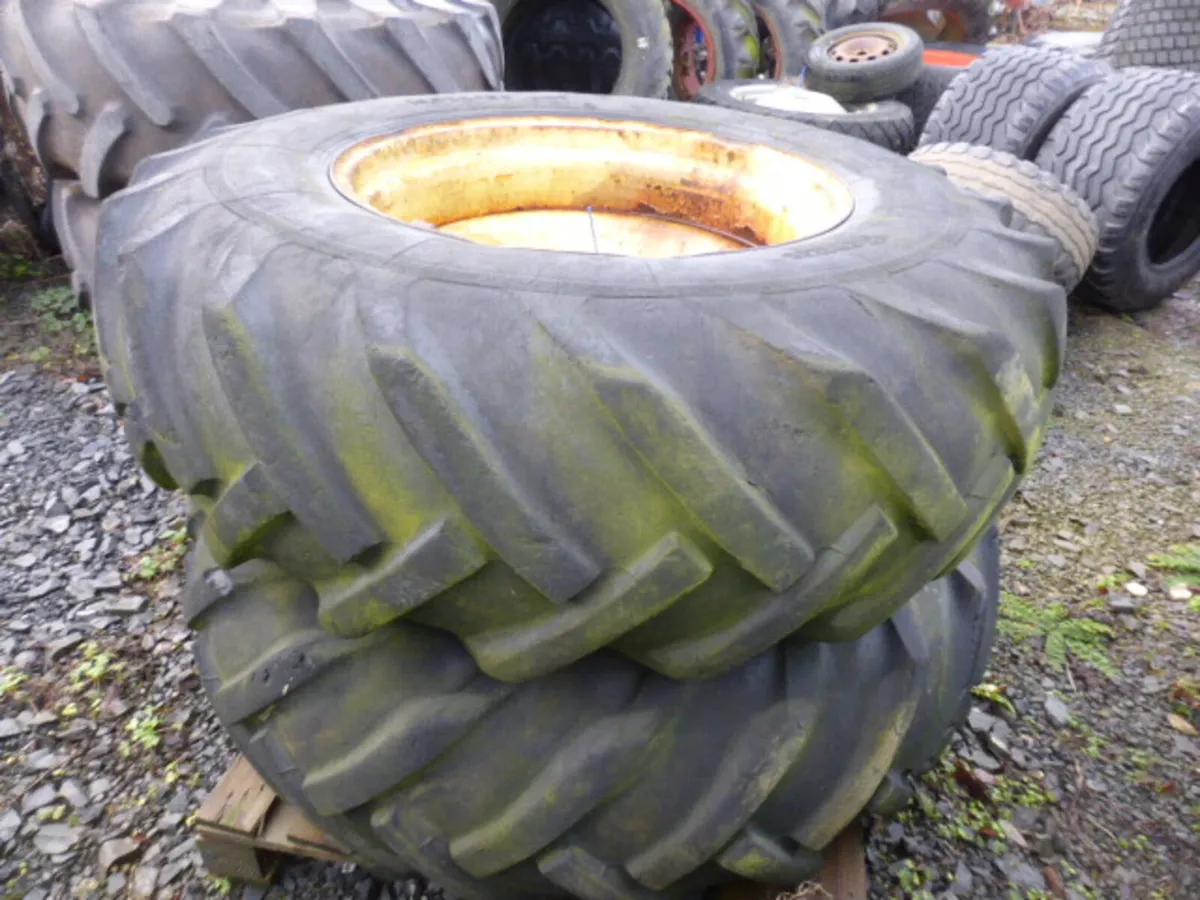 Pair 8 Stud Wheels 16.9/14R28 - Image 1