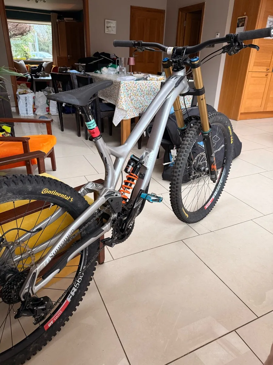 COMMENCAL SUPREME DH TEAM 2022 - Image 3