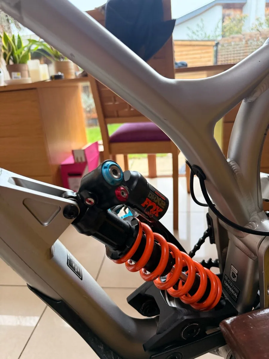 COMMENCAL SUPREME DH TEAM 2022 - Image 4