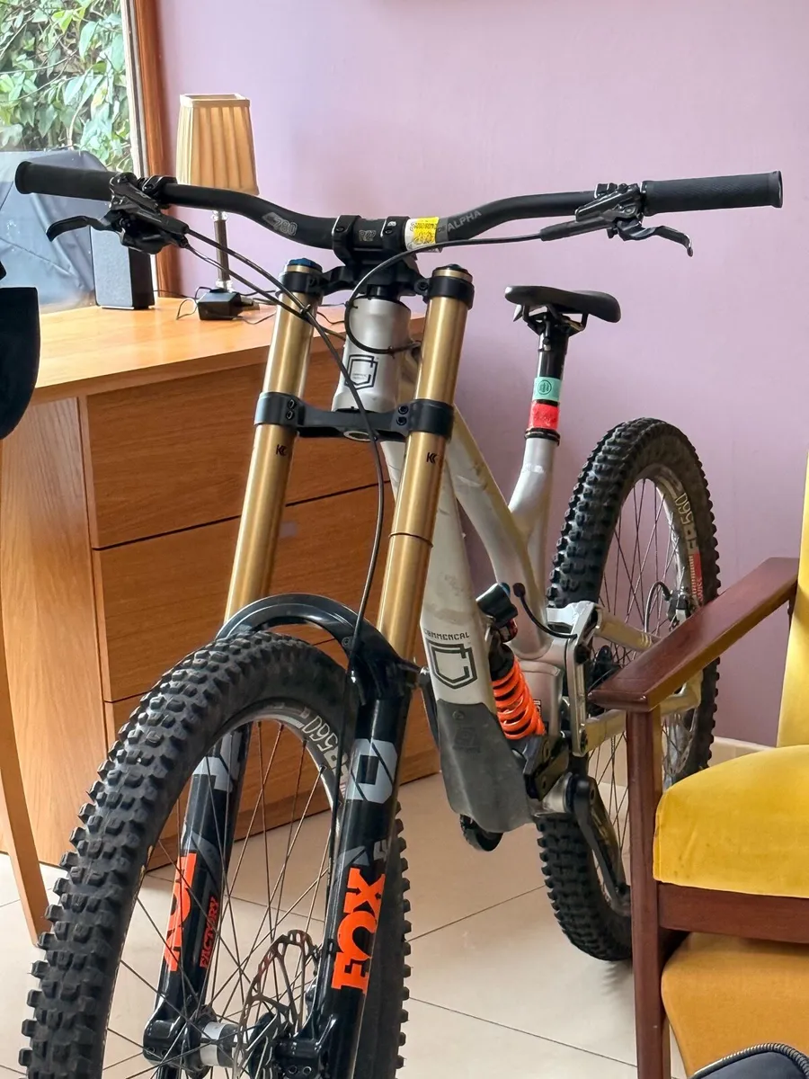 COMMENCAL SUPREME DH TEAM 2022 - Image 1