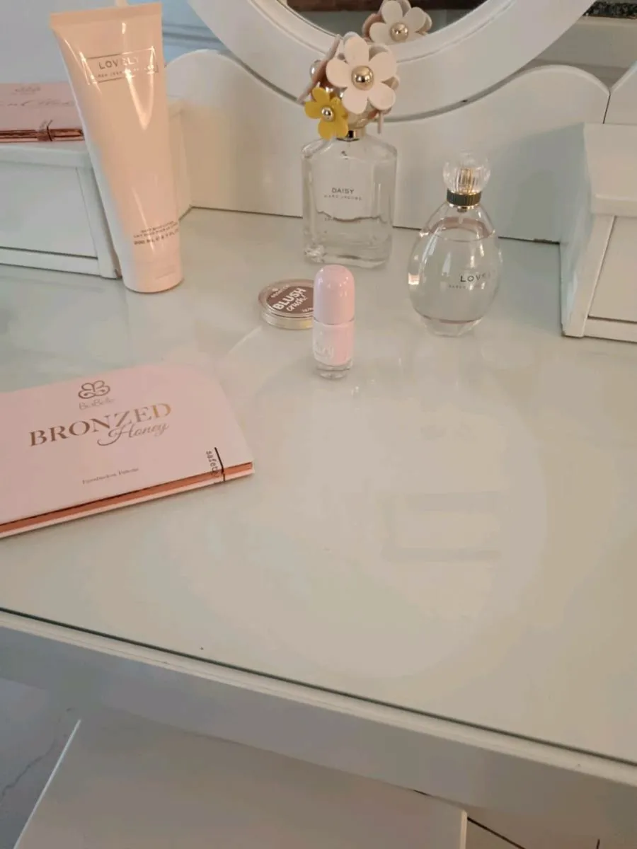 Dressing table and stool - Image 2