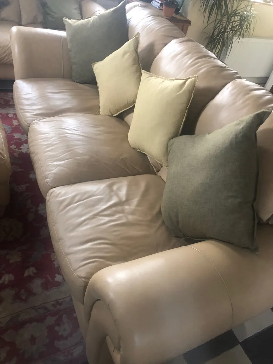 Leather couch - Image 2