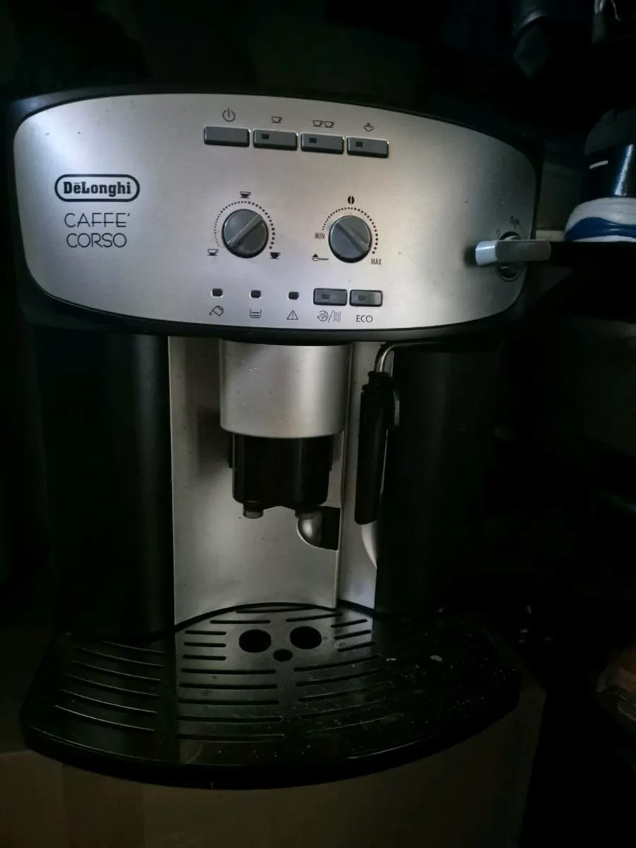 Delonghi coffee machine - Image 1