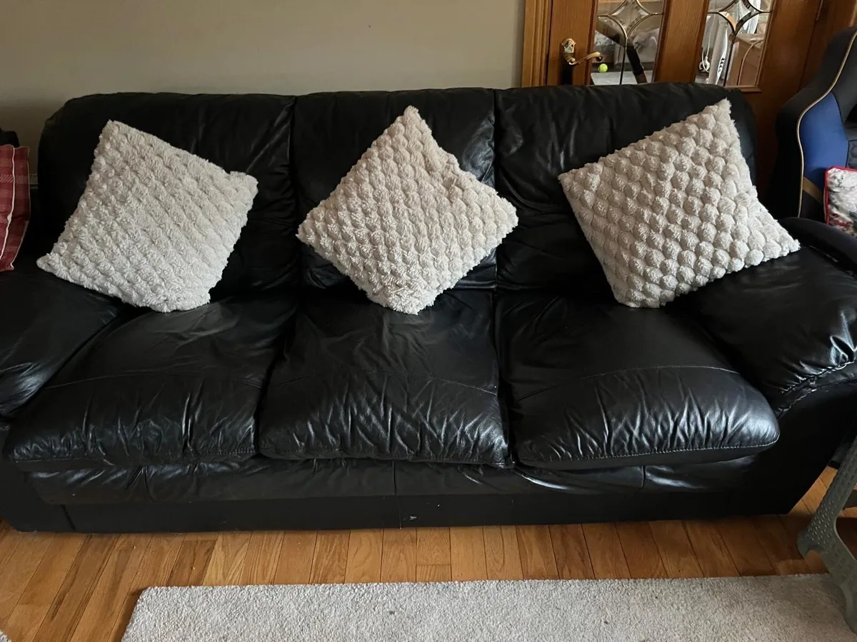 3 Seater Leather Sofa & 2 Leather Armchairs - Image 1