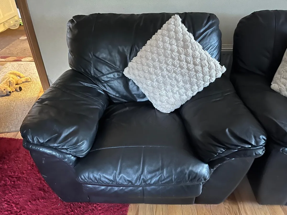 3 Seater Leather Sofa & 2 Leather Armchairs - Image 2