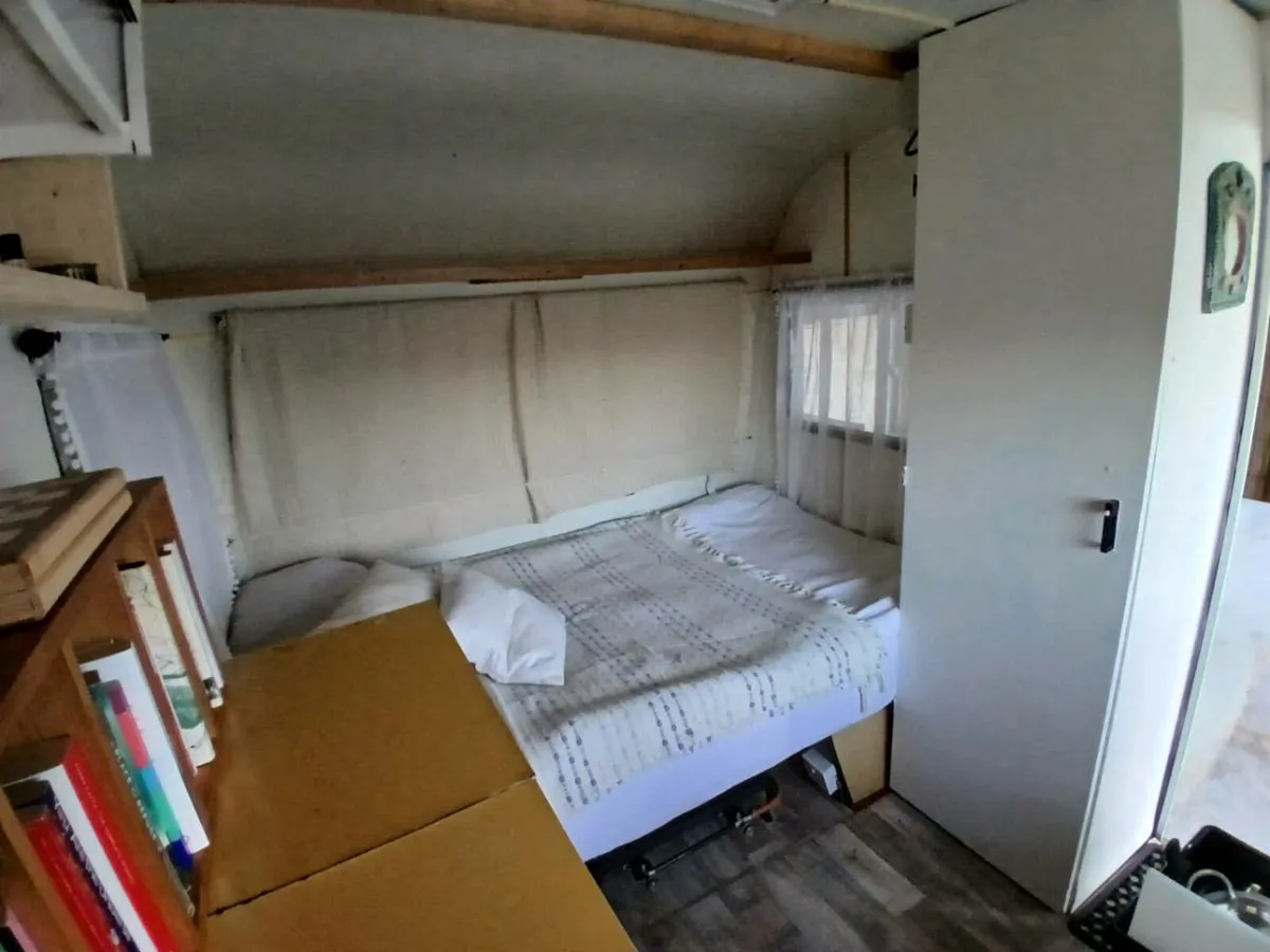 Vintage Caravan - Image 3