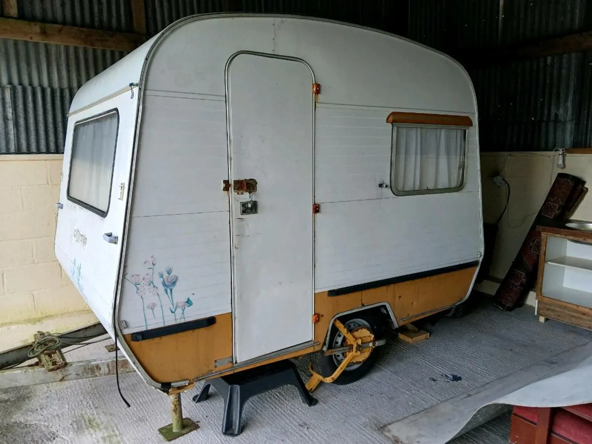 Vintage Caravan - Image 2
