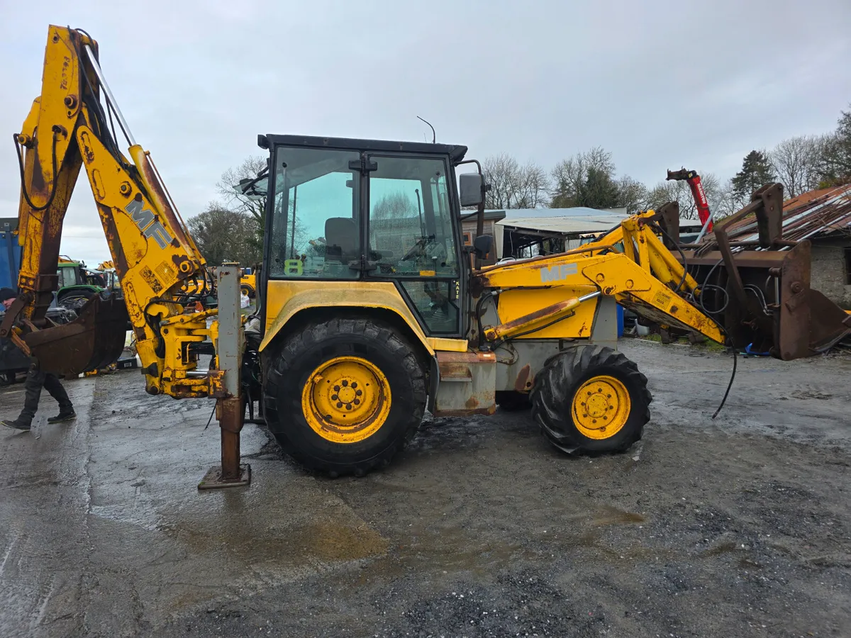 Massey 860 - Image 1