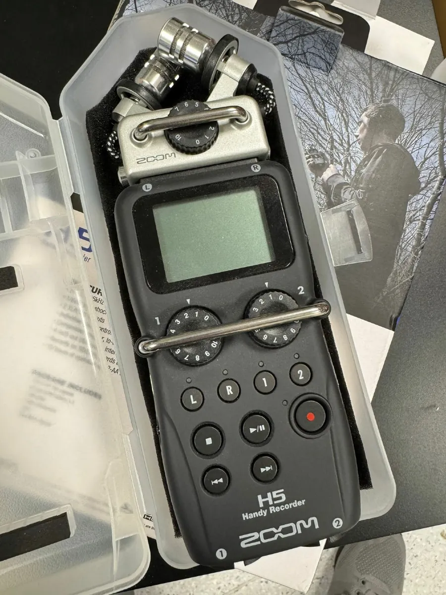 Zoom H5 Portable Audio Recorder Interface - Image 1