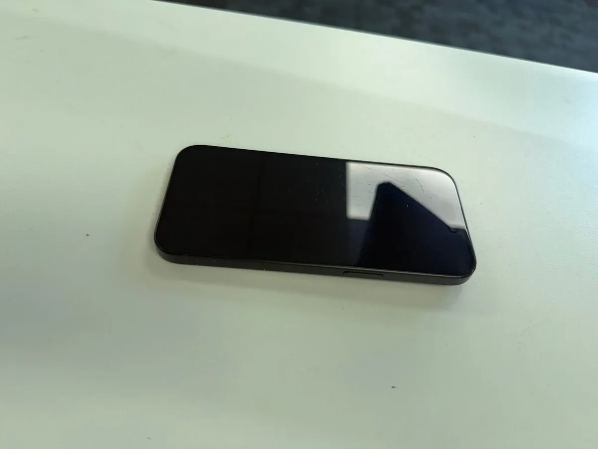 iPhone 15 - Image 4