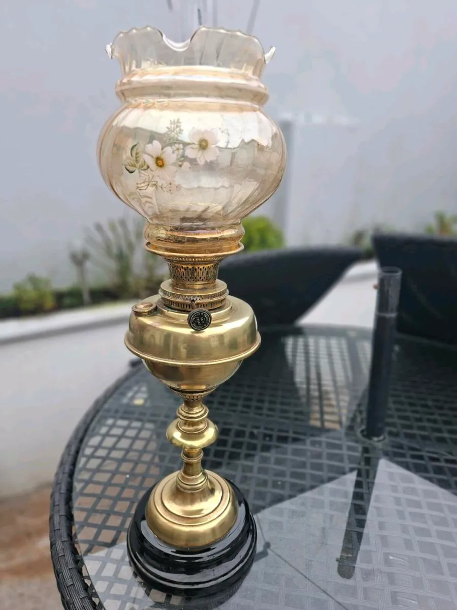 Beautiful Quality Antique Victorian Brass Oil Lamp - Image 1