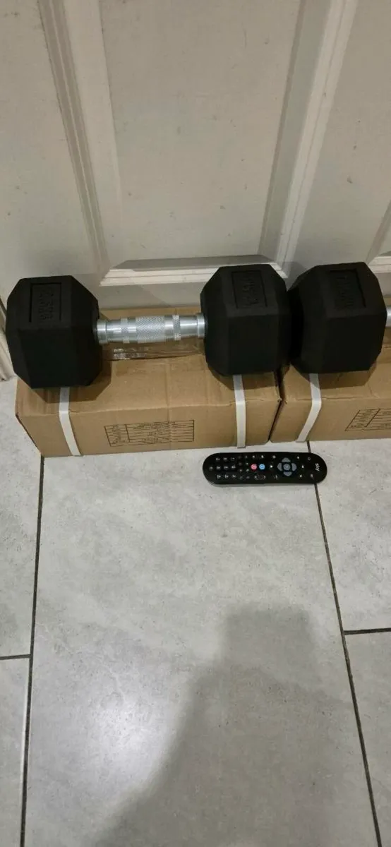 Brand new 2x15kilo hex dumbbells - Image 4