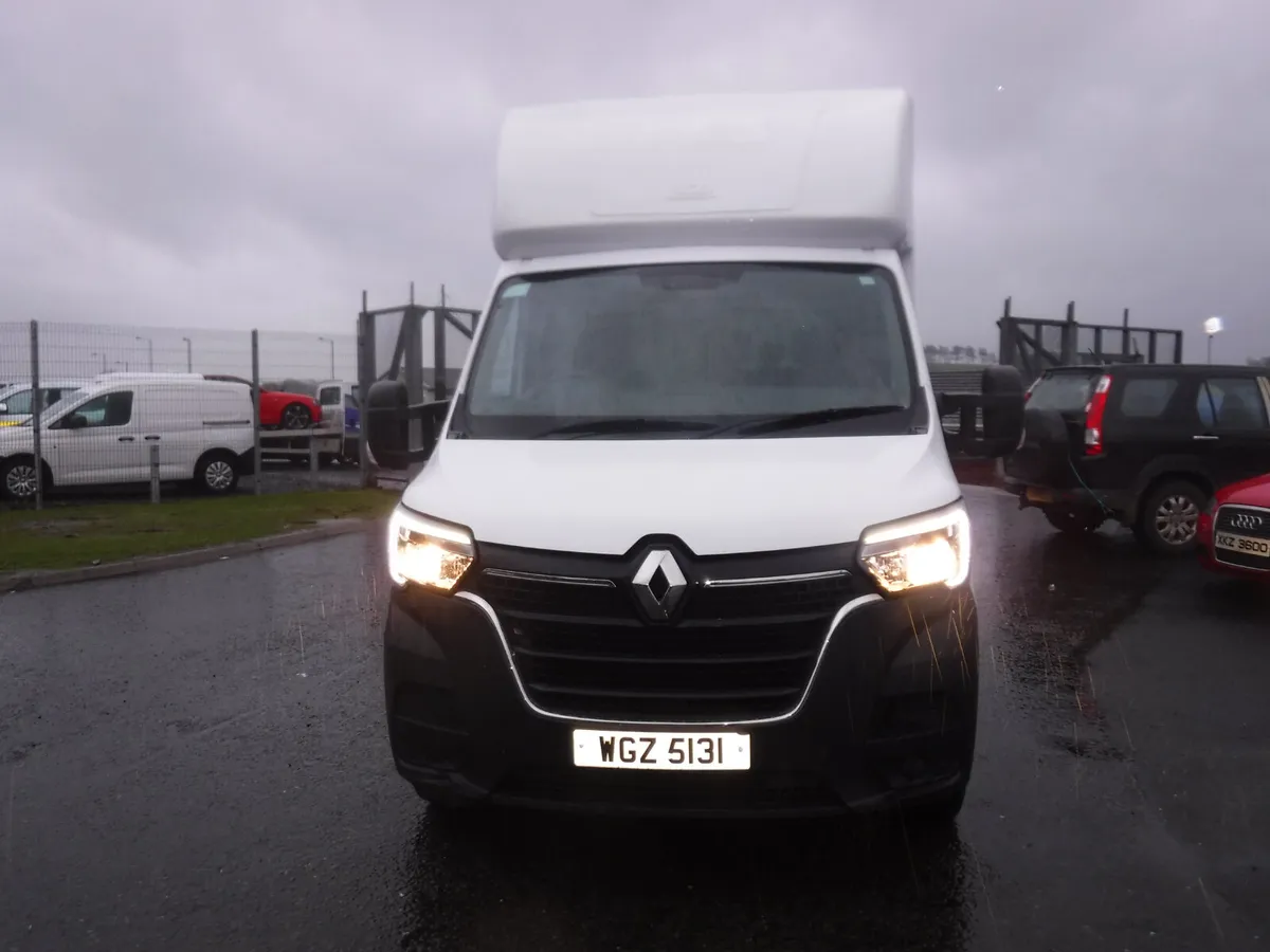 Renault Master 2022 13ft Luton box with tail lift - Image 3