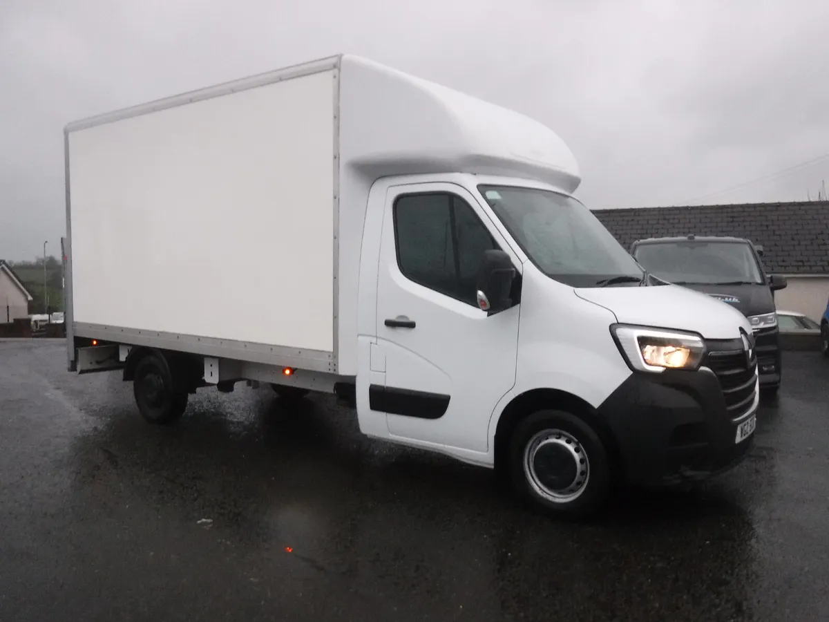 Renault Master 2022 13ft Luton box with tail lift - Image 2