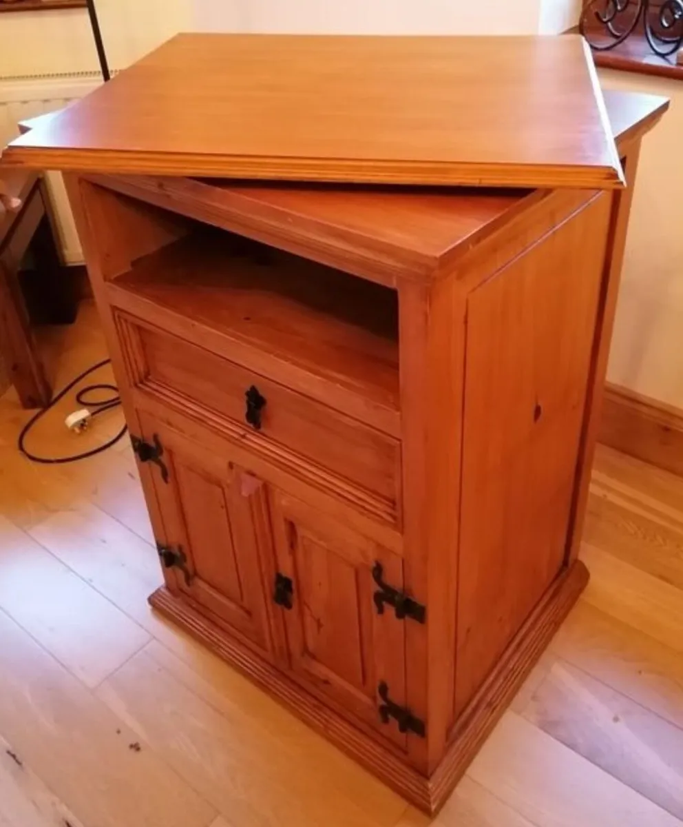 TV/Video Unit - Image 1