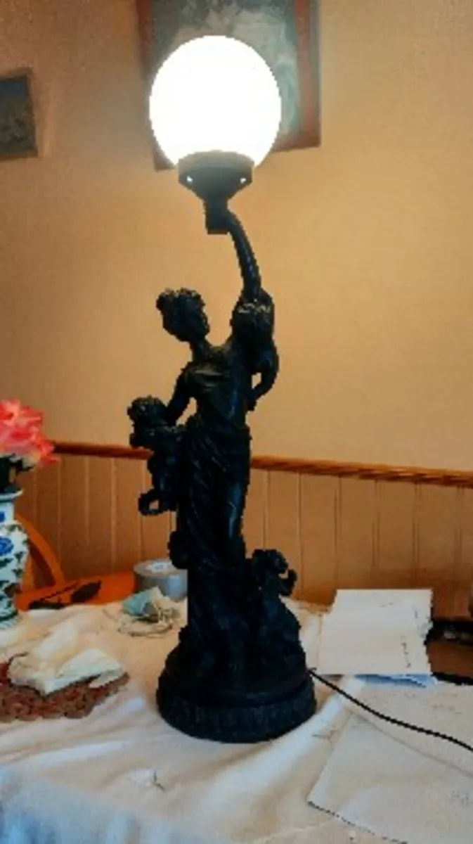 Heavy Art Deco Lamp - Image 4